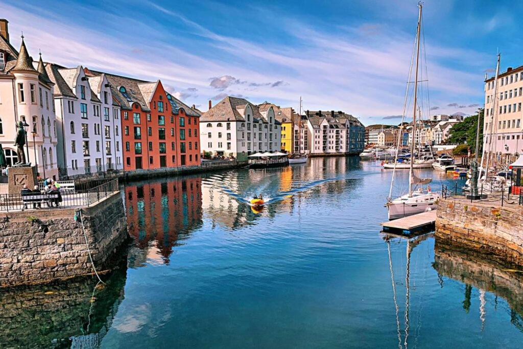 Sunny Apartment In Alesund City Exterior foto